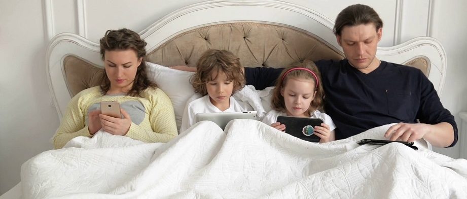manage family screen time